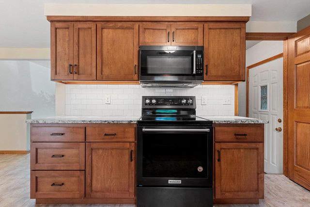 1203 VALLEY VIEW ROAD, Green Bay, WI 54304