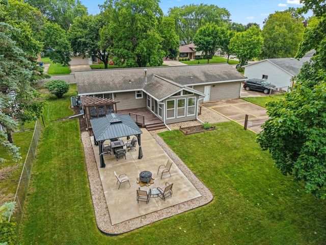1203 VALLEY VIEW ROAD, Green Bay, WI 54304