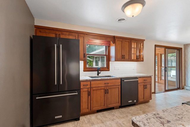 1203 VALLEY VIEW ROAD, Green Bay, WI 54304