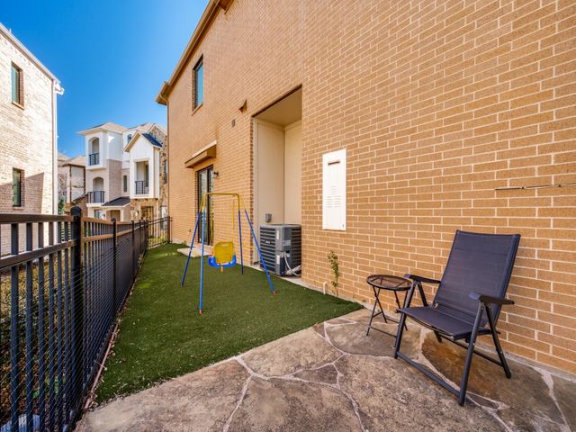 7832 Verona Place, Dallas, TX 75231