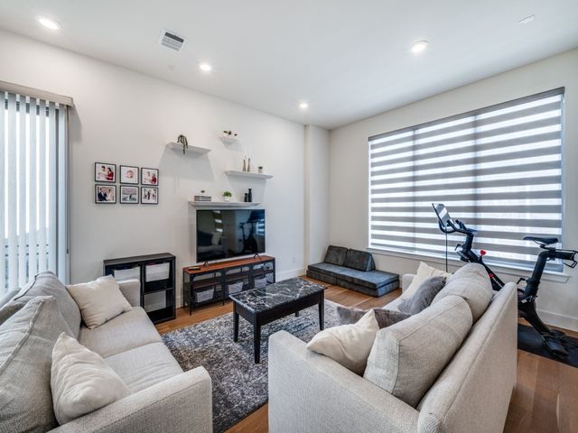 7832 Verona Place, Dallas, TX 75231