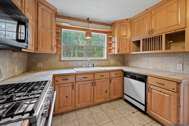 1725 Cedar Ave, Jackson, LA 70748