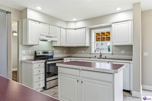 20 Oxmoor Drive, Elizabethtown, KY 42701