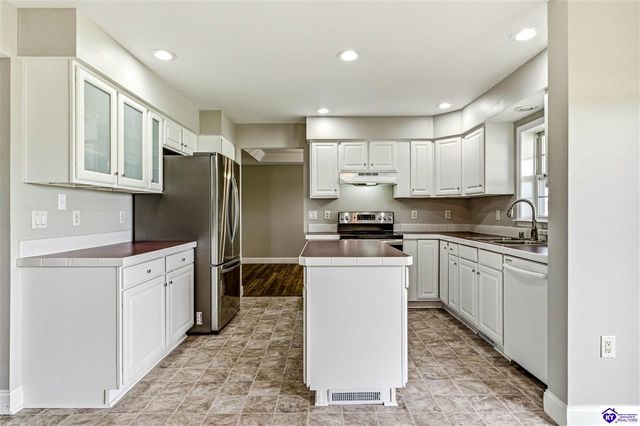 20 Oxmoor Drive, Elizabethtown, KY 42701