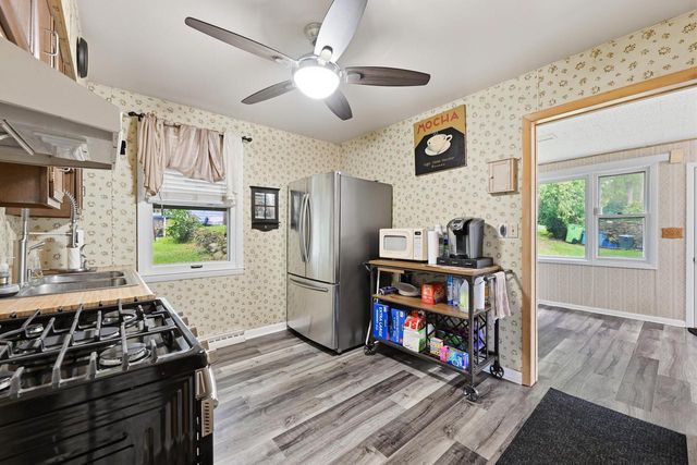 5725 E Peninsula DRIVE, Waterford, WI 53185