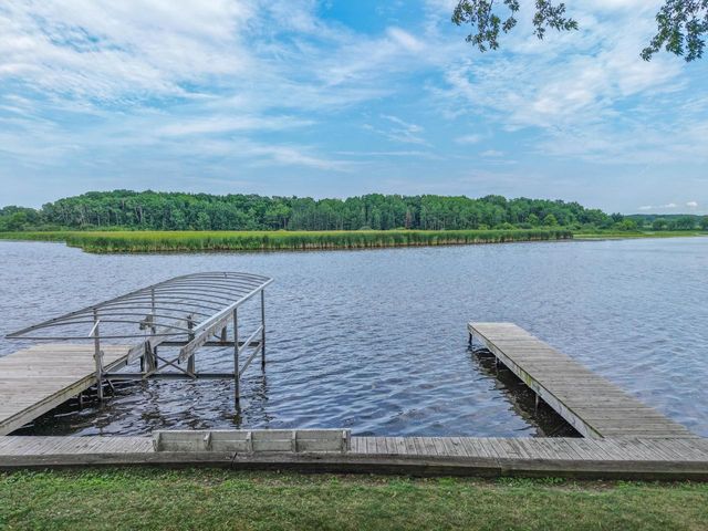 5725 E Peninsula DRIVE, Waterford, WI 53185