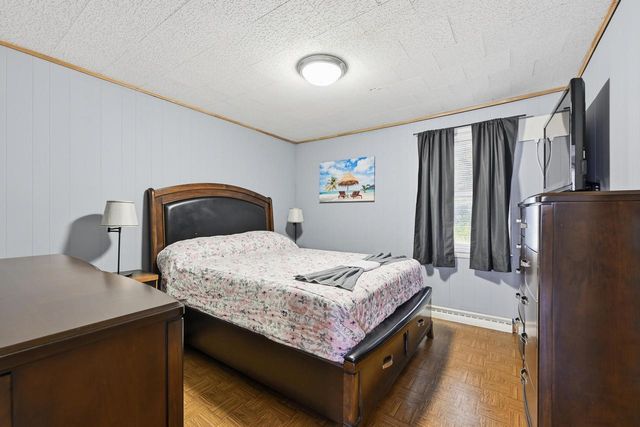 5725 E Peninsula DRIVE, Waterford, WI 53185