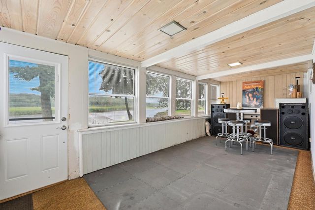 5725 E Peninsula DRIVE, Waterford, WI 53185