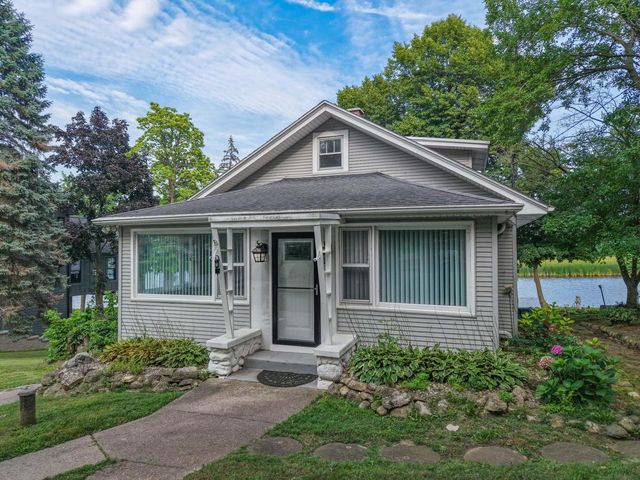 5725 E Peninsula DRIVE, Waterford, WI 53185