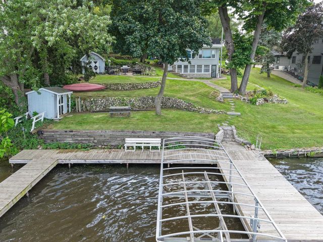 5725 E Peninsula DRIVE, Waterford, WI 53185