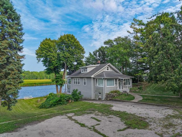 5725 E Peninsula DRIVE, Waterford, WI 53185
