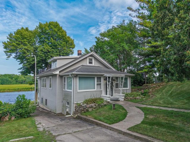 5725 E Peninsula DRIVE, Waterford, WI 53185