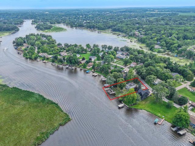 5725 E Peninsula DRIVE, Waterford, WI 53185