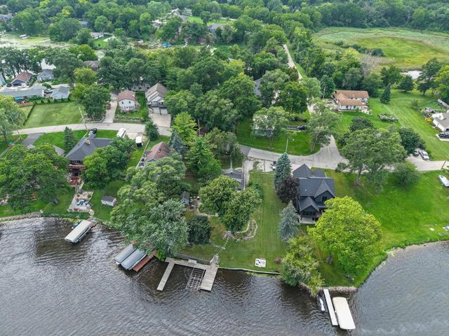 5725 E Peninsula DRIVE, Waterford, WI 53185
