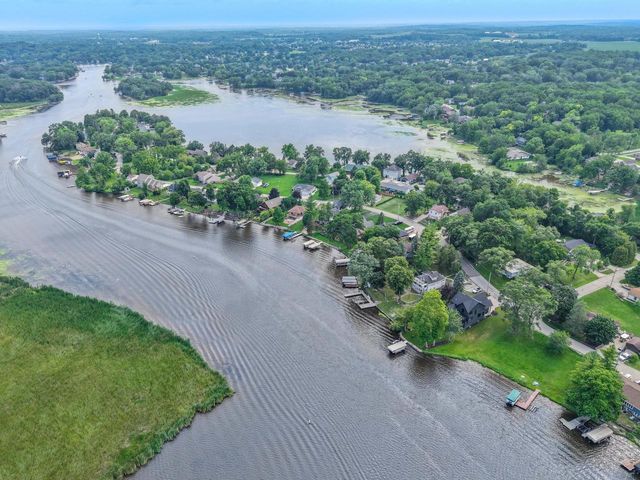 5725 E Peninsula DRIVE, Waterford, WI 53185