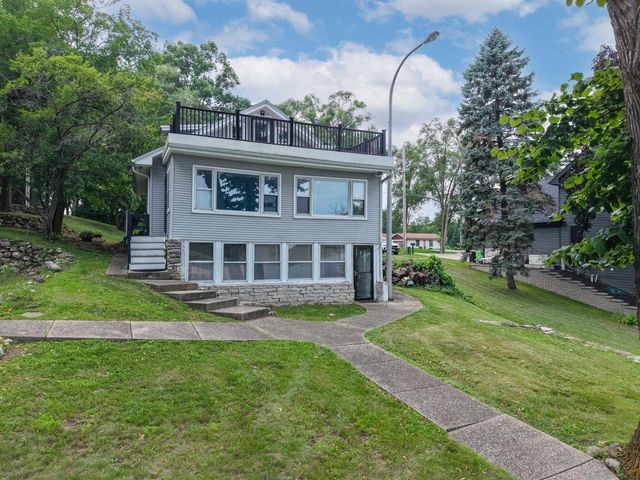5725 E Peninsula DRIVE, Waterford, WI 53185