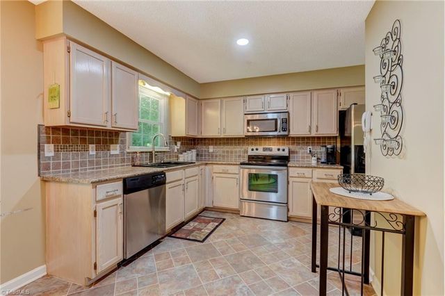 2003 Stratford Place, Reidsville, NC 27320