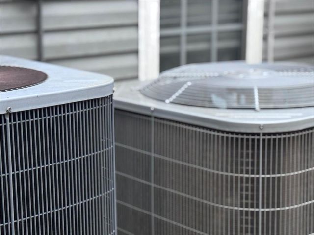 515 Rock Lake View, Atlanta, GA 30349