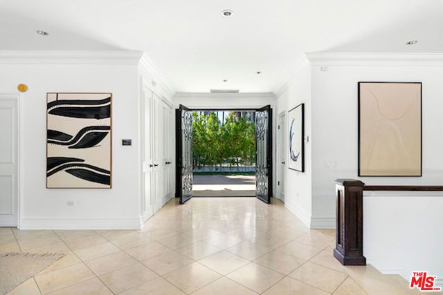 716 N Beverly Drive, Beverly Hills, CA 90210