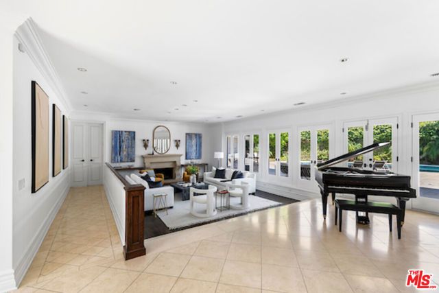 716 N Beverly Drive, Beverly Hills, CA 90210