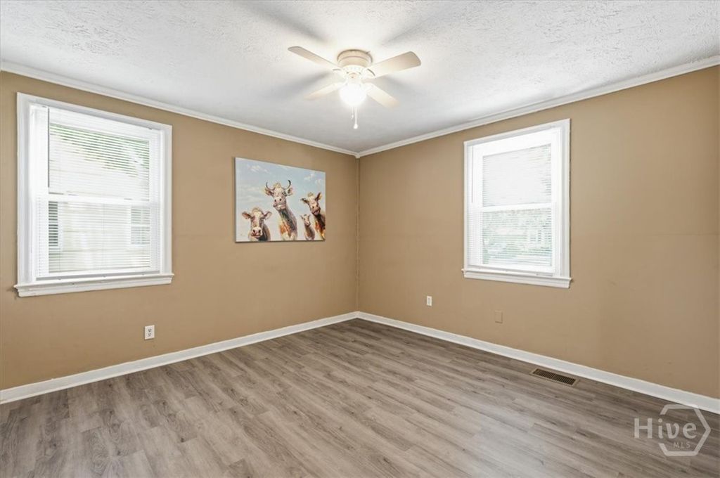 Image 10 of property listing at 2123 Utah Street, Savannah, GA 31404