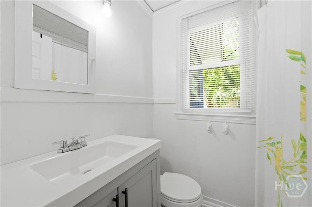 Image 13 of property listing at 2123 Utah Street, Savannah, GA 31404
