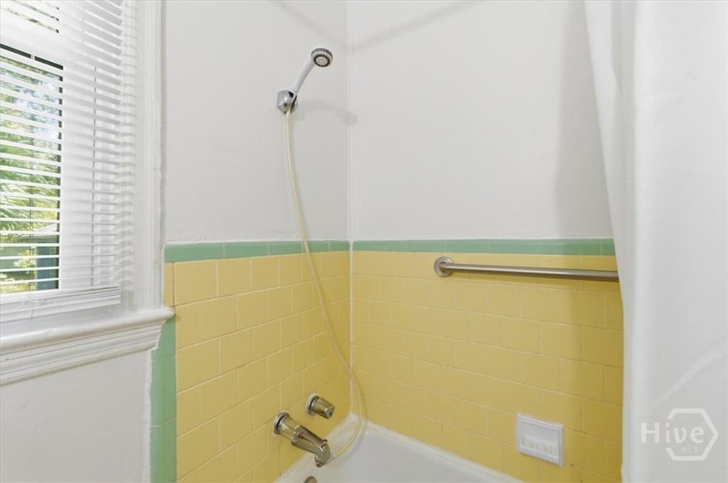 Image 14 of property listing at 2123 Utah Street, Savannah, GA 31404