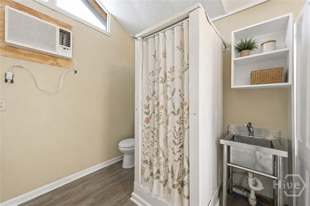 Image 17 of property listing at 2123 Utah Street, Savannah, GA 31404