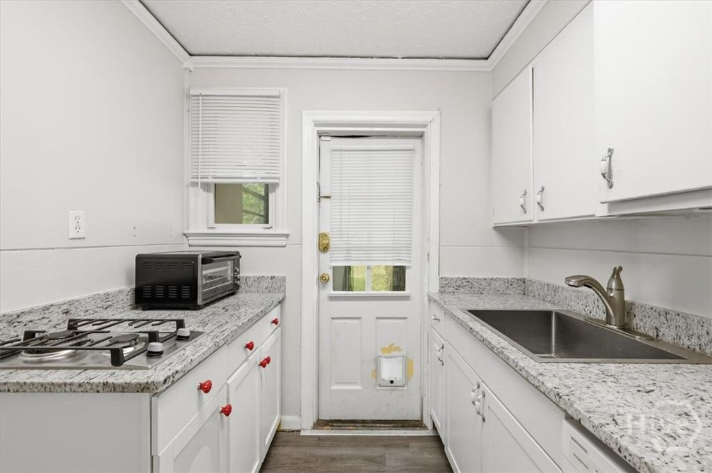 Image 7 of property listing at 2123 Utah Street, Savannah, GA 31404