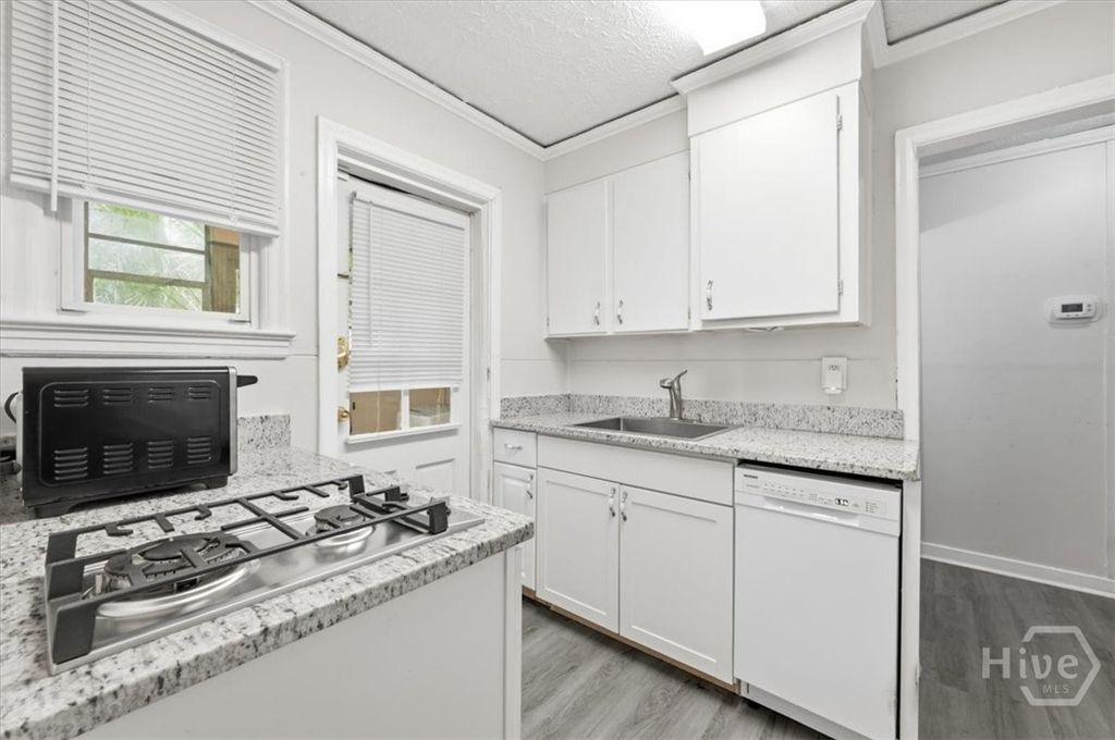 Image 8 of property listing at 2123 Utah Street, Savannah, GA 31404