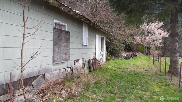 611 Adams Avenue, Morton, WA 98356