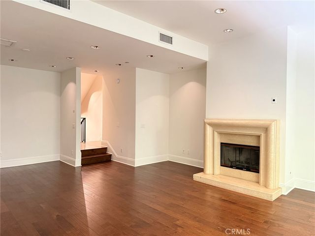 2323 S Beverly Glen 8, Los Angeles, CA 90064
