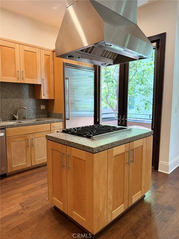 2323 S Beverly Glen 8, Los Angeles, CA 90064