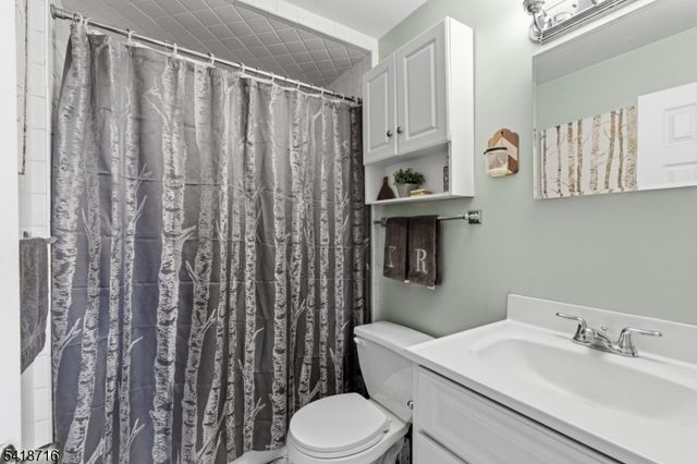 42 W Lake Shore Dr, Rockaway Twp., NJ 07866