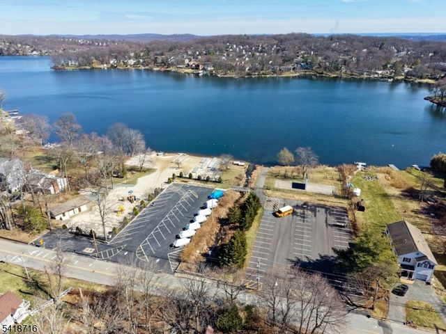 42 W Lake Shore Dr, Rockaway Twp., NJ 07866