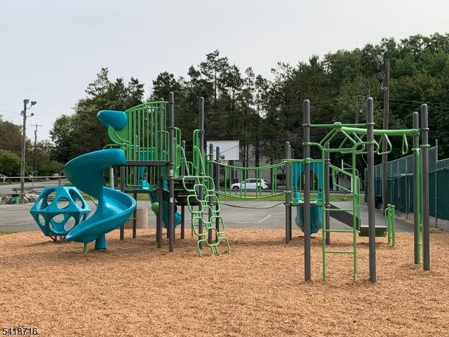 42 W Lake Shore Dr, Rockaway Twp., NJ 07866