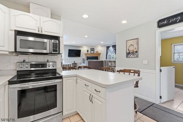 42 W Lake Shore Dr, Rockaway Twp., NJ 07866