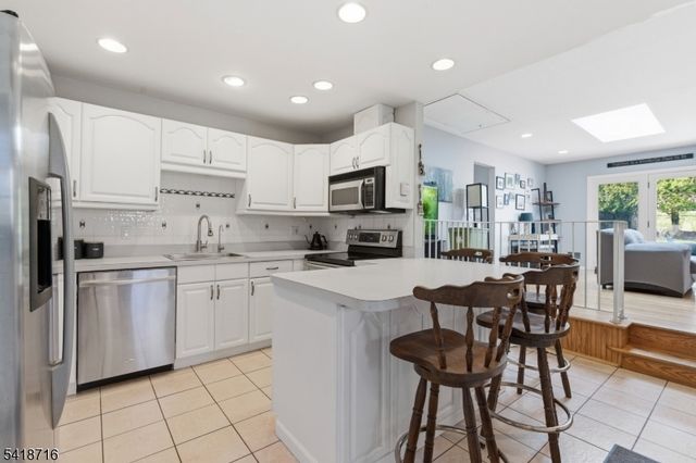 42 W Lake Shore Dr, Rockaway Twp., NJ 07866