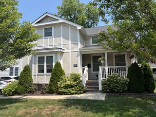 627 N Arlington Heights Road, Arlington Heights, IL 60004