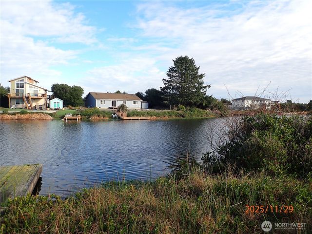 156 Sea Breeze Loop SE, Ocean Shores, WA 98569