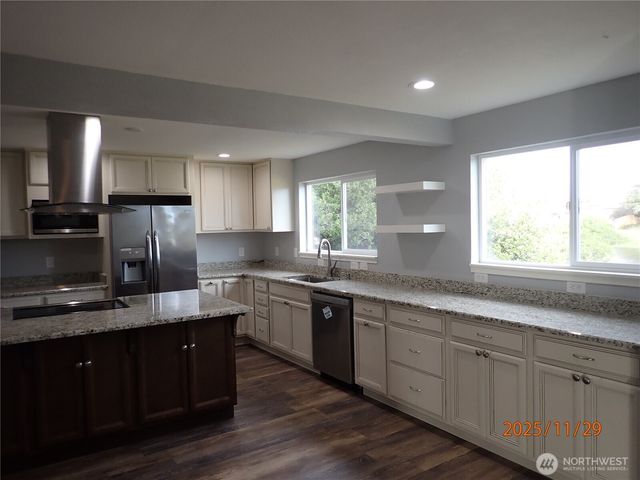 156 Sea Breeze Loop SE, Ocean Shores, WA 98569