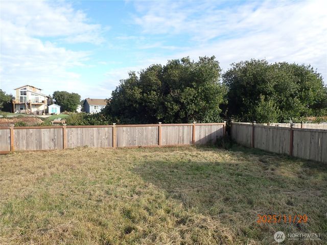 156 Sea Breeze Loop SE, Ocean Shores, WA 98569