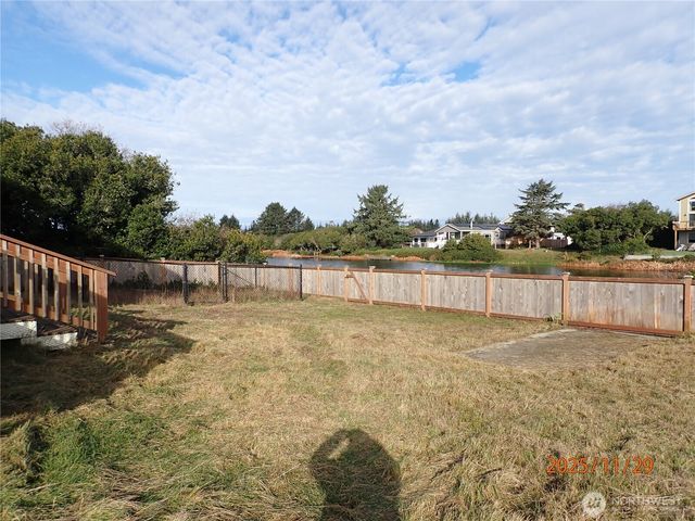 156 Sea Breeze Loop SE, Ocean Shores, WA 98569