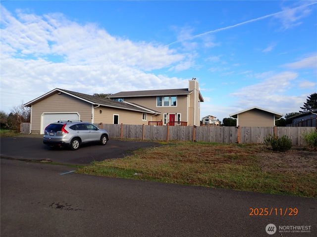 156 Sea Breeze Loop SE, Ocean Shores, WA 98569