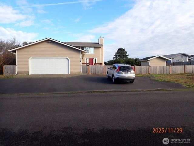 156 Sea Breeze Loop SE, Ocean Shores, WA 98569