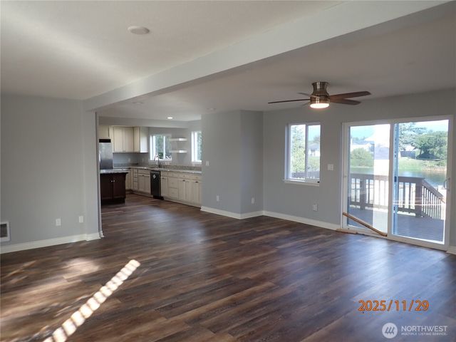 156 Sea Breeze Loop SE, Ocean Shores, WA 98569