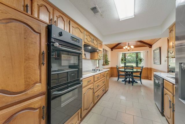 710 Bow Creek Court, Duncanville, TX 75116