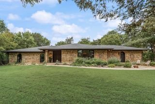 710 Bow Creek Court, Duncanville, TX 75116