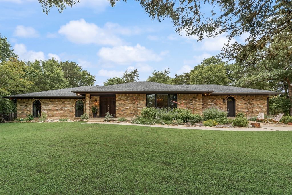 710 Bow Creek Court, Duncanville, TX 75116