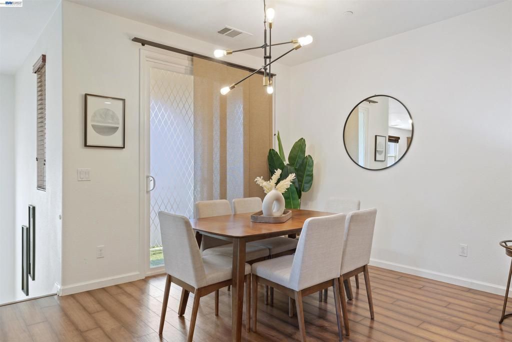 Image 10 of property listing at 238 Paso Roble Cmn, Fremont, CA 94539